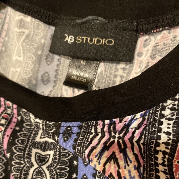 **CLEARANCE** AB Studio Tank Blouse Size Medium Blue Pink White Black - Picture 8 of 8